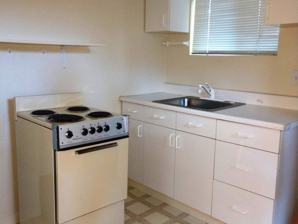 1st image of 715 Roosevelt Ave #B