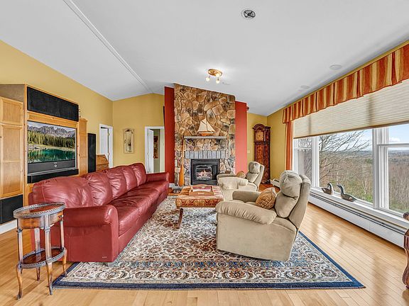 3rd image of 528 West Road
