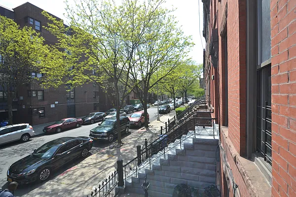 Rented by Bold New York | media 47