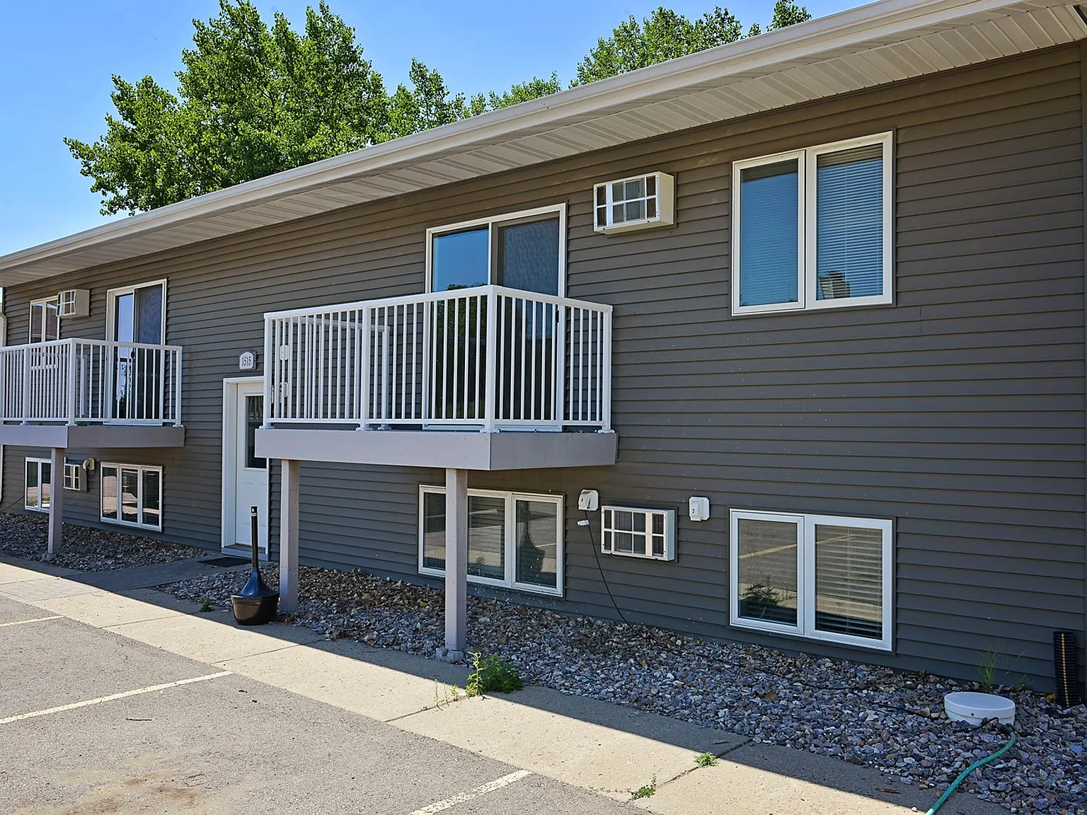 4-Plex Apartment on North Hill! 1515 12th St. NW! — Photo 1
