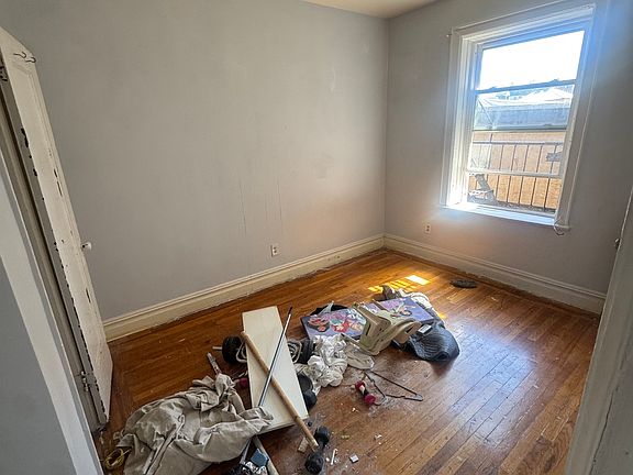 5th image of 928 21st St APT 25