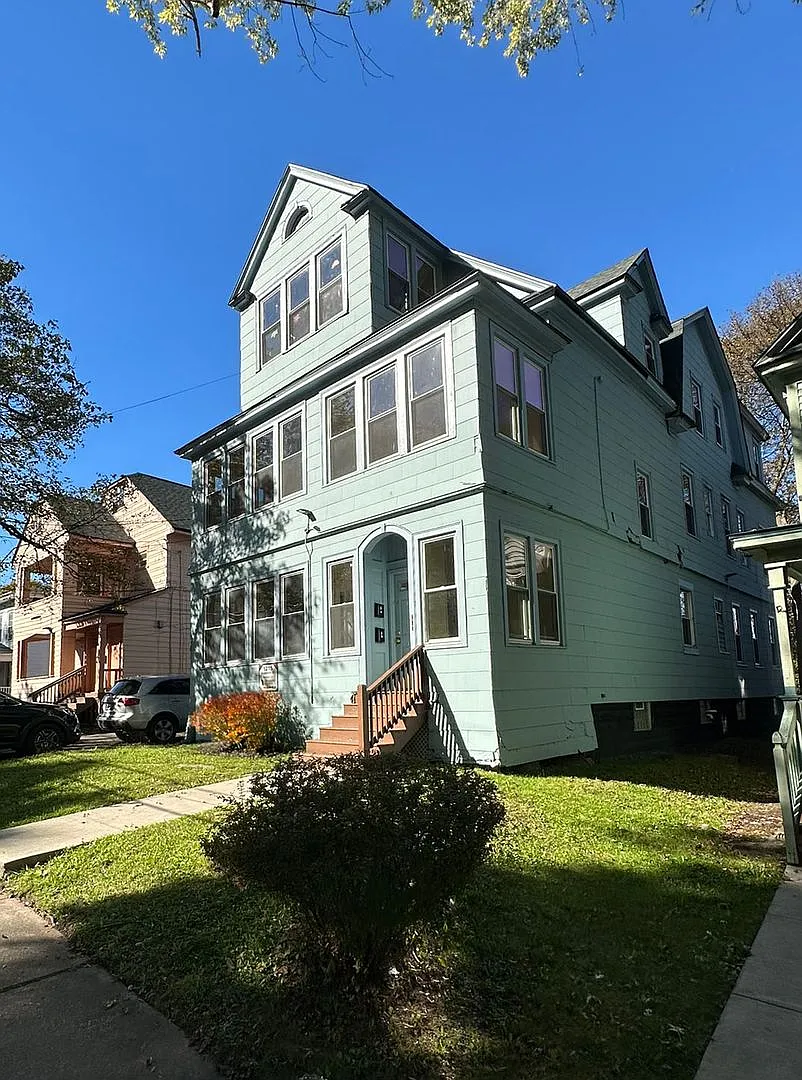 1215 Madison Apt 3 - Available 8/1/2027 - Spacious 2 Bedroom Across From Thornden Park — Photo 3
