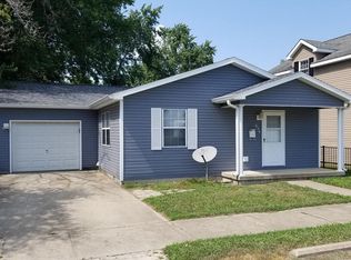 814 W 4th St, Mount Carmel, IL 62863