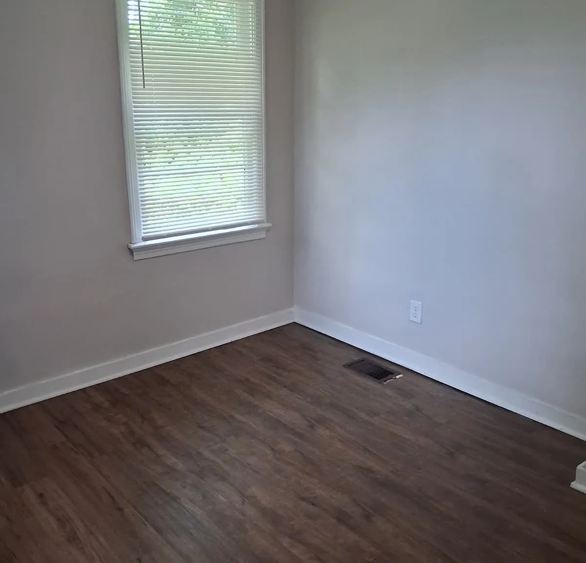705 Watson St — Photo 3