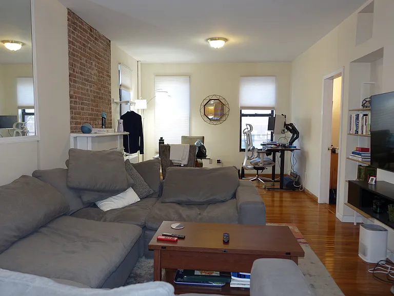 400 W 50th St #2 — Photo 8
