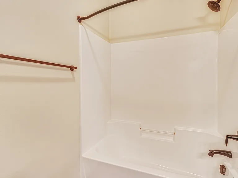 Geranium- Bathroom