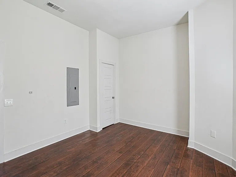 422 N Marlborough Ave — Photo 43