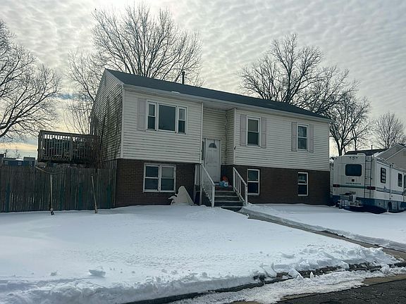 3rd image of 705 8th St