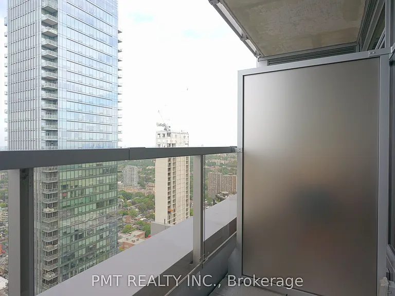 11 Yorkville Ave #4210 — Photo 17