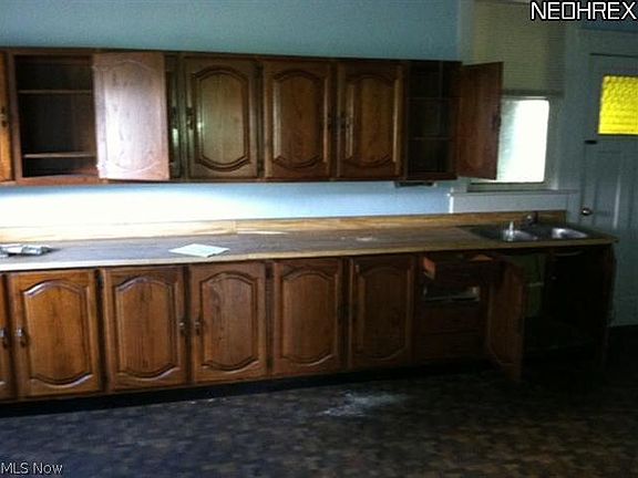 3rd image of 1614-1614 Starkweather Ave