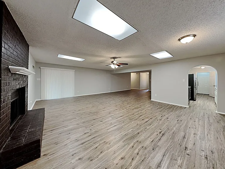 1349 Rutherford Dr — Photo 6