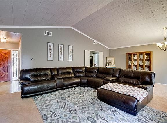 3rd image of 14426 Tanglewood Dr