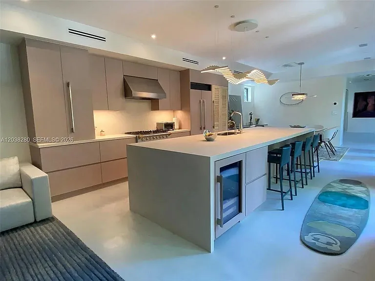 455 Amalfi Ave — Photo 8