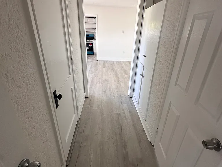 303 W Emma St #1/2 — Photo 12