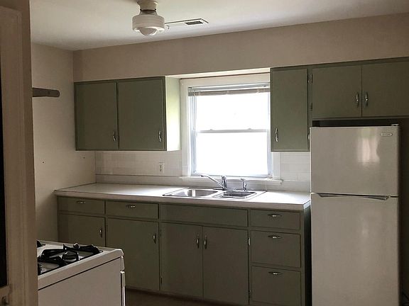 3rd image of 202 W Ionia St #2