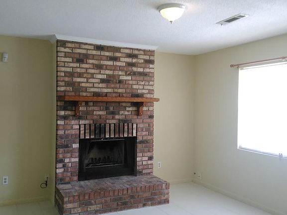 5th image of 205 E Emerald Dr