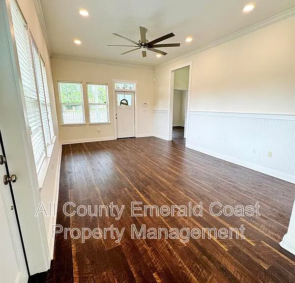 722 Kelly St — Photo 13