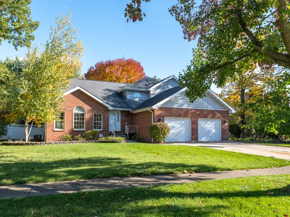 18 Honey Ln, New Lenox, IL 60451