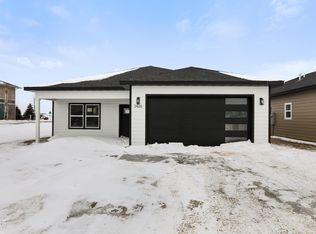 3426 34th St W, Williston, ND 58801