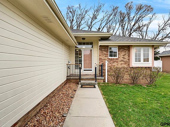 2nd image of 602 Castle Pine Dr