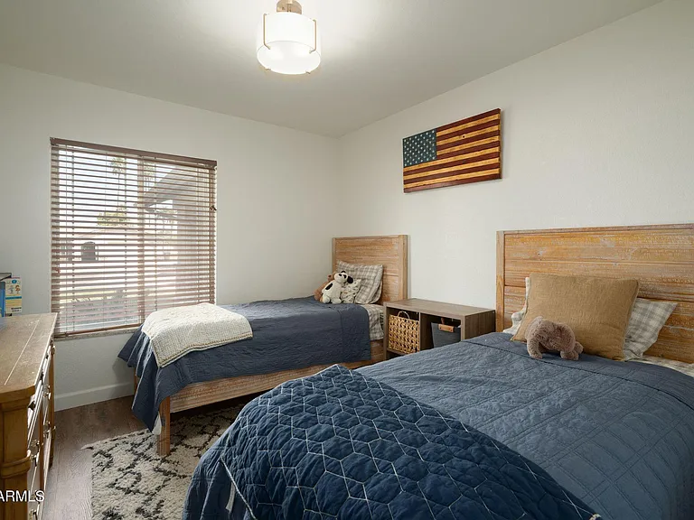 5161 E Beck Ln — Photo 11