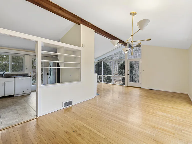 9 Peacock Farm Rd — Photo 6
