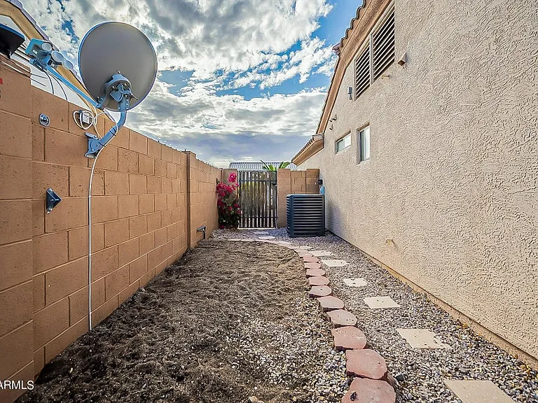 1105 N Cota Ln — Photo 46