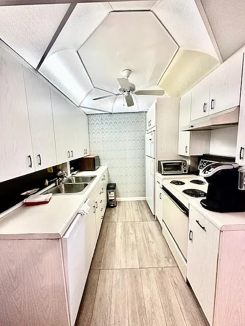 1 bed, 1.5 bath, 751 sqft, $1,250 — Photo 2