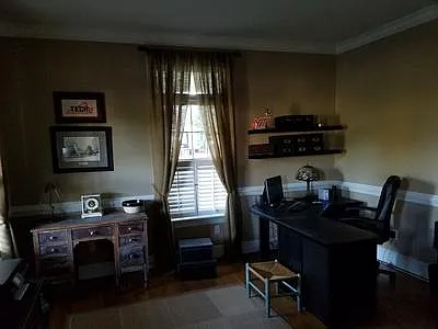 1901 Greenbrier Cir — Photo 12