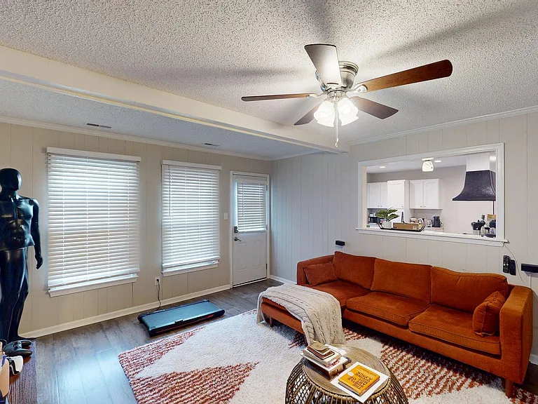 4936 Fountain Hall Dr — Photo 2