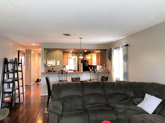 5th image of 7675 Woodmere Dr #1
