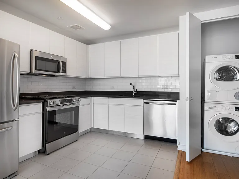 511 47th Ave #12N — Photo 9