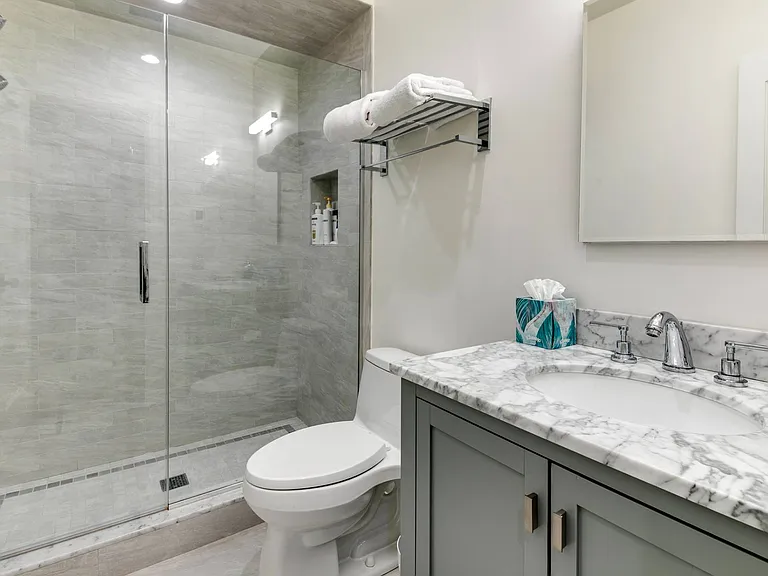 10 Hillside Dr E — Photo 21