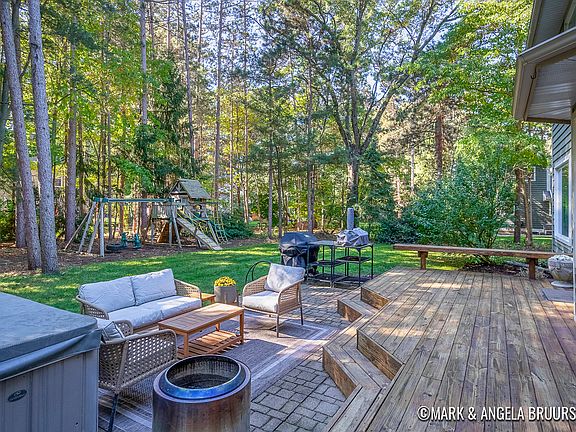 4th image of 15276 Meadowwood Dr