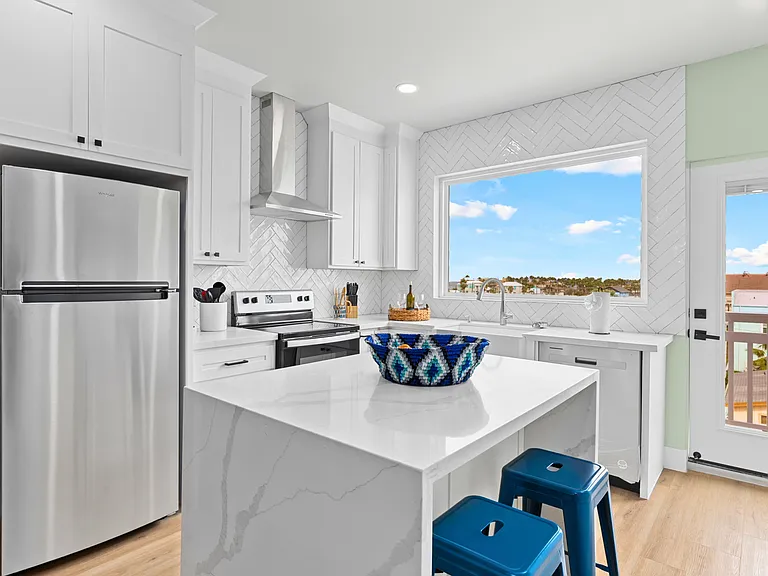 111 W Sunny Isle Dr — Photo 10