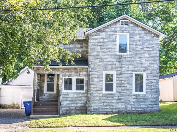 104 E Oak Orchard St, Medina, NY 14103