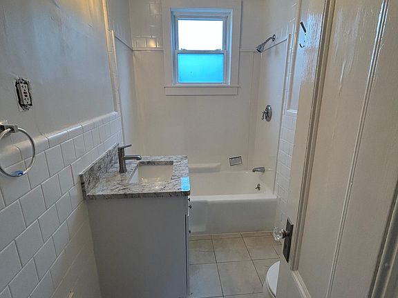 4th image of 118 Inman St #2