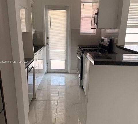 4th image of 450 77th St APT 2