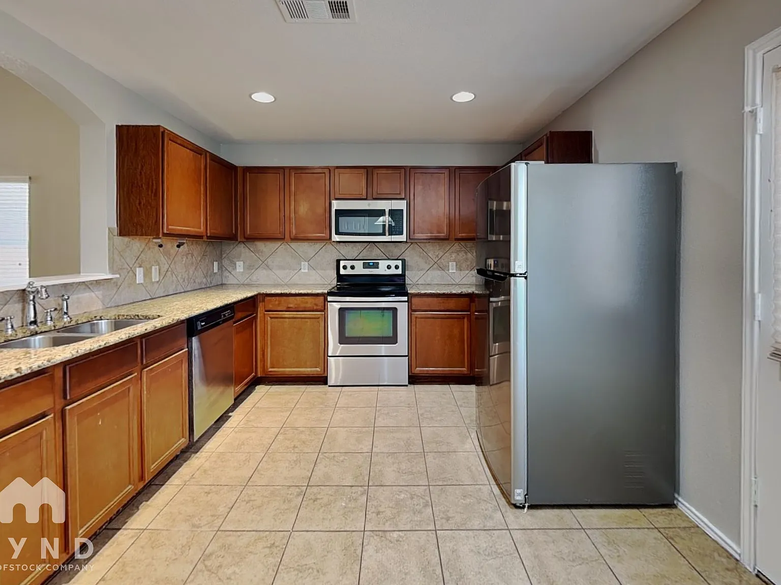4 bed, 2.5 bath, 2090 sqft, $2,245 — Photo 4