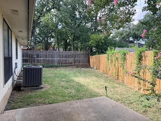 1920 White Oak Cir — Photo 16