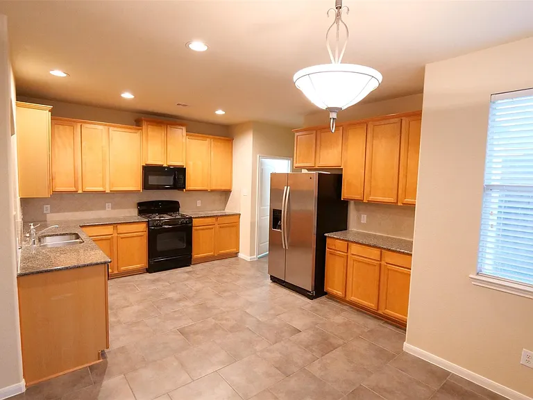 26427 Longview Creek Dr — Photo 10