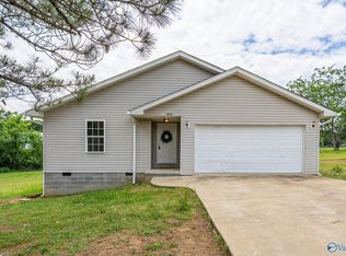 4940 Lakeplace Dr, Cedar Bluff, AL 35959