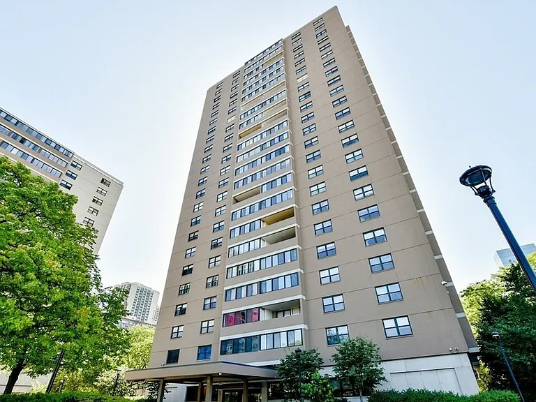 8 Whittier Pl #17D — Photo 1