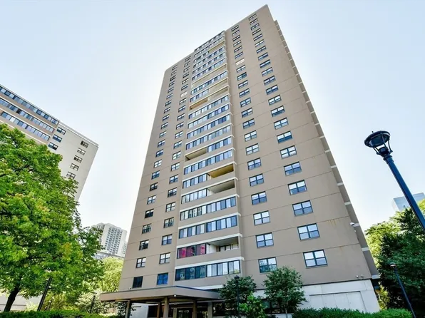 8 Whittier Pl APT 17D, Boston, MA 02114