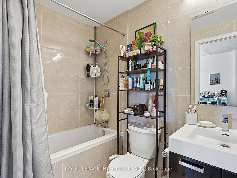 203 Catherine St #1203 — Photo 8