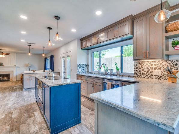 3305 Oakdale Ct, Hurst, TX 76054