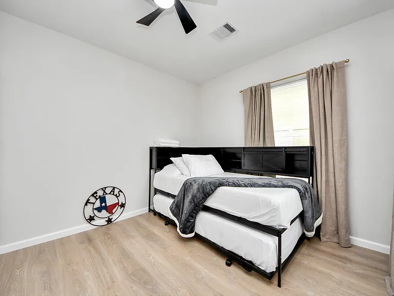 2811 Winbern St — Photo 21