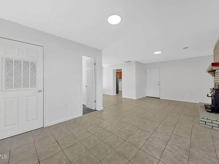 528 Parrish Ln — Photo 21