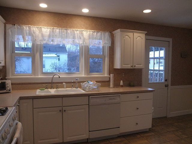 2nd image of 263 Maple Ave