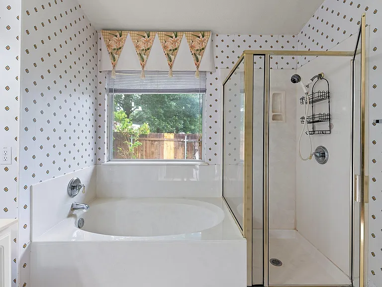 3904 Cadoz Ct — Photo 23